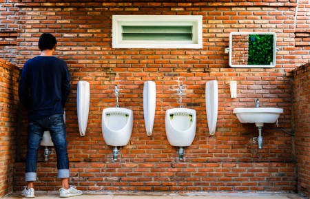 TIỂU NHIỀU LÀ GÌ? TIỂU NHIỀU CÓ NGUY HIỂM?